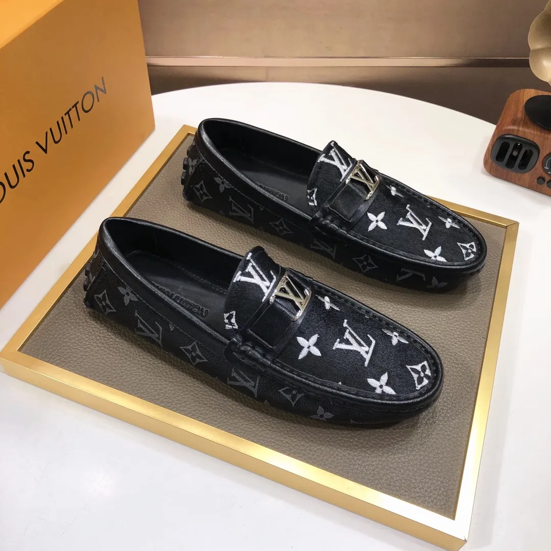 Men's men's shoes 💰420💰 [LV Doudou shoes] (water-dyed cowhide lining) new model is on the market, available on the official website. The new Doudou shoes are processed into single-color materials, and the uppers are made of imported cowhide material. The body of the shoe is fully hemmed with mark thread, and is lined with imported original cowhide leather. The elegant shoe shape is super suitable for all-matching, and the size is 38-44.